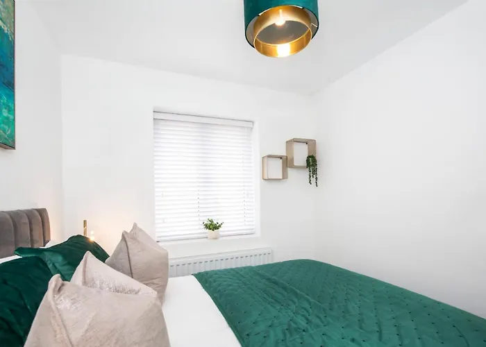 Piccadilly Place - 3 Bedroom House