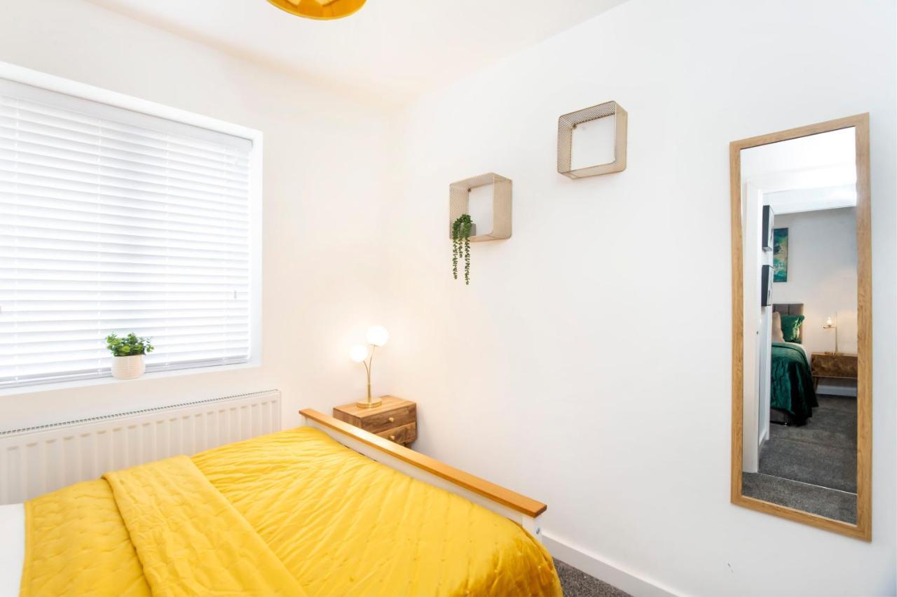 Piccadilly Place - 3 Bedroom House Apartment
